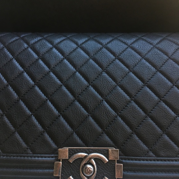 !!SOLD!! NEW MED Chanel Boy bag w/ leather clasp - Picture 3 of 8